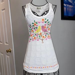 Cute white fitted tank with love birds 🌸